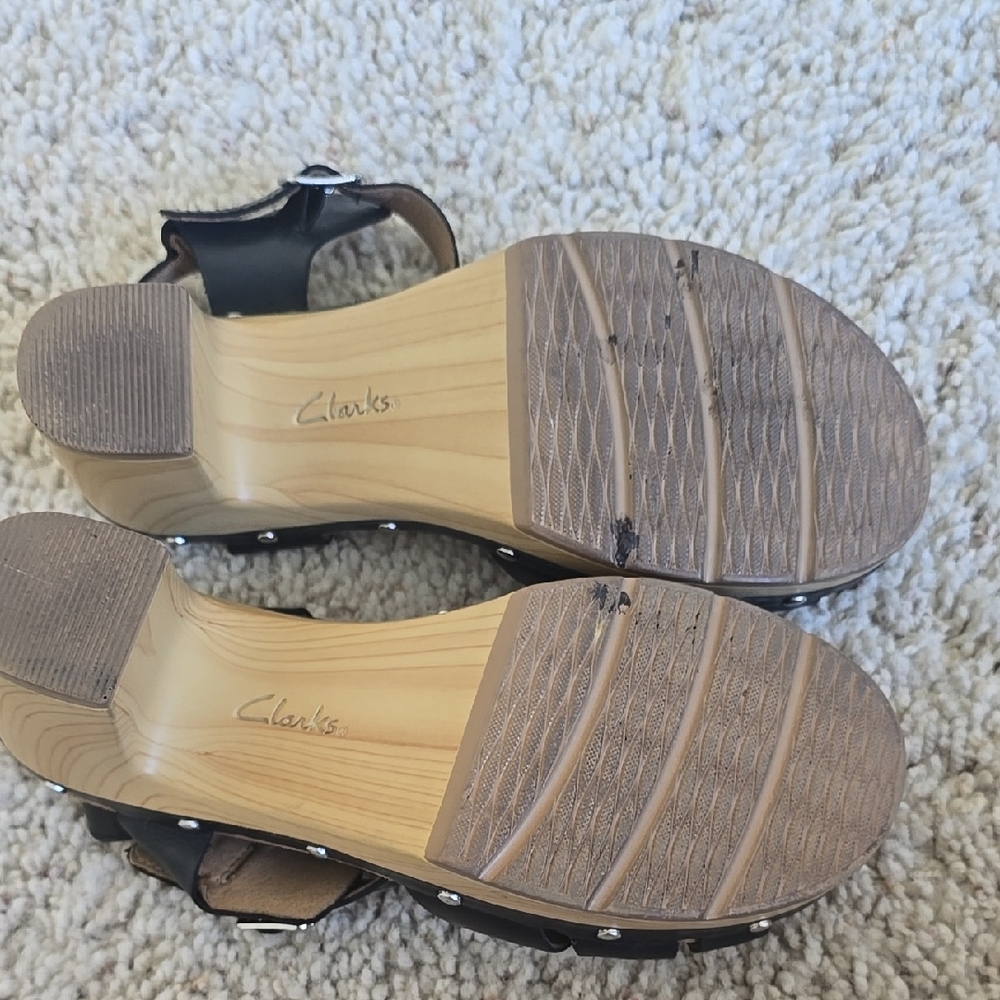 Clarks Ledella Trail & Caslynn Harp Black Strappy Sandals with Buckle - Picture 7 of 15
